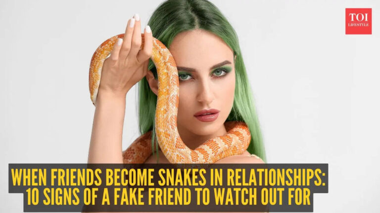 10 signs of a fake friend to watch out for
